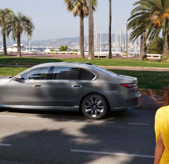 BMW a jeho elektrický sedan i7. Horká novinka s obrovskými ledvinkami a atraktivním designem